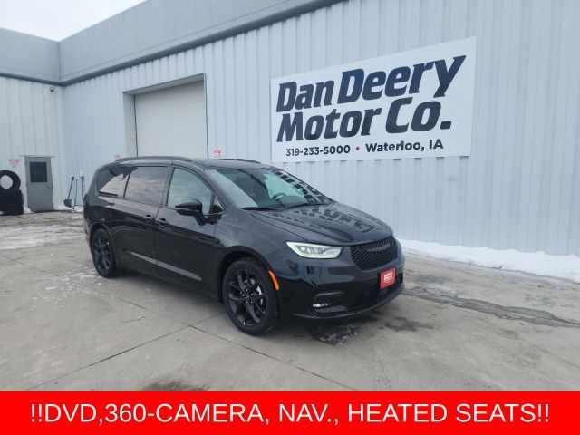 2026 Chrysler Pacifica Select's photo