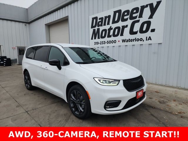 2026 Chrysler Pacifica Select AWD's photo