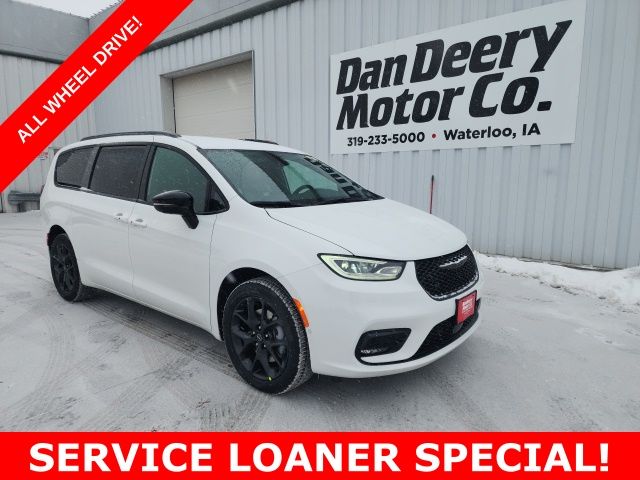 2026 Chrysler Pacifica Select AWD's photo