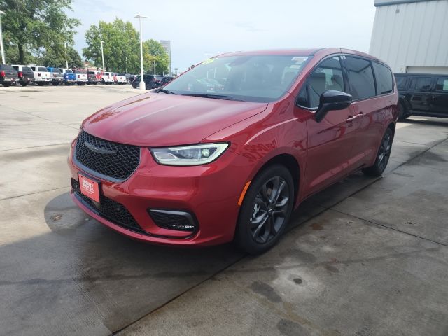 2026 Chrysler Pacifica Select - Photo 14