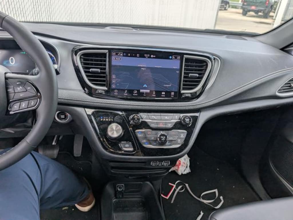 Used 2024 Chrysler Pacifica Hybrid Select S Appearance Minivan/Van