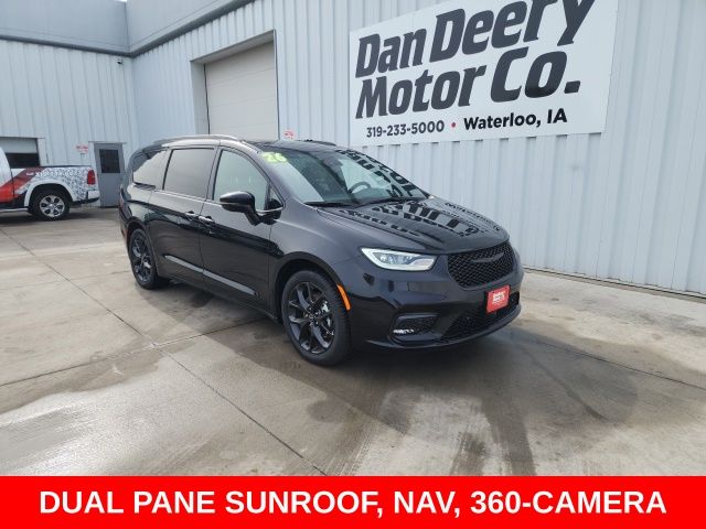 2026 Chrysler Pacifica Limited's photo