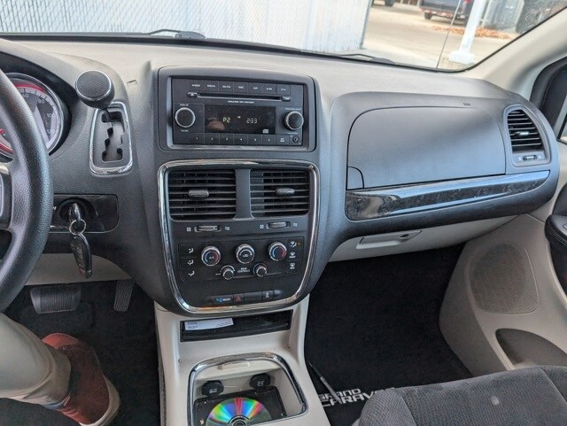 2014 Dodge Grand Caravan SXT photo 3