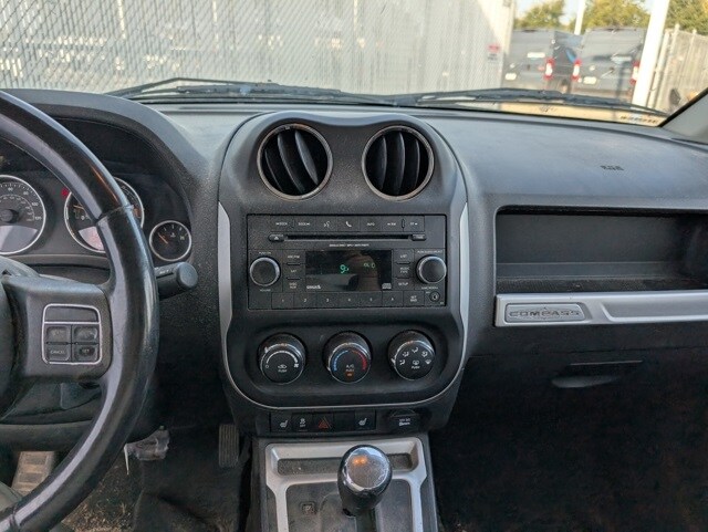 2014 Jeep Compass Latitude photo 3