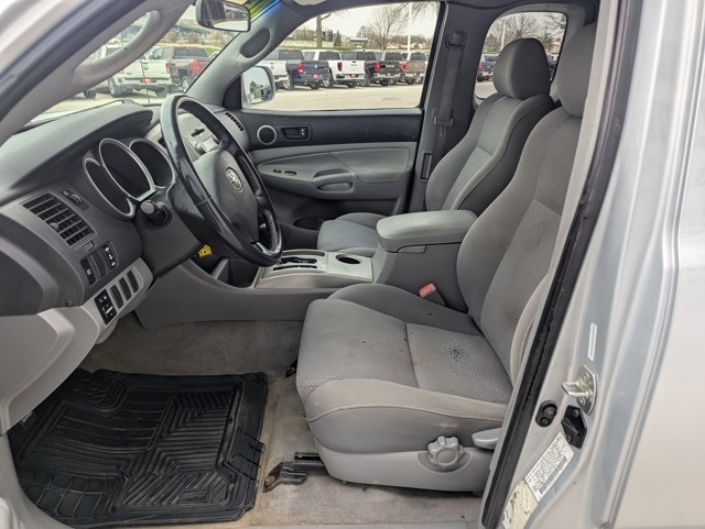 Used 2005 Toyota Tacoma Base with VIN 5TEUU42N15Z106647 for sale in Waterloo, IA