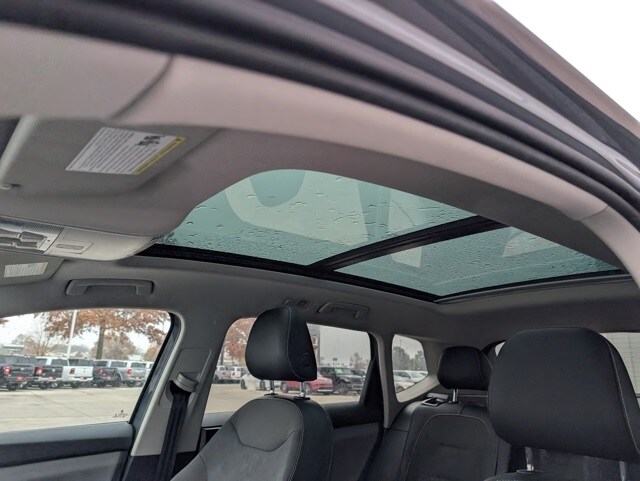 2022 Volkswagen Taos SE photo 3