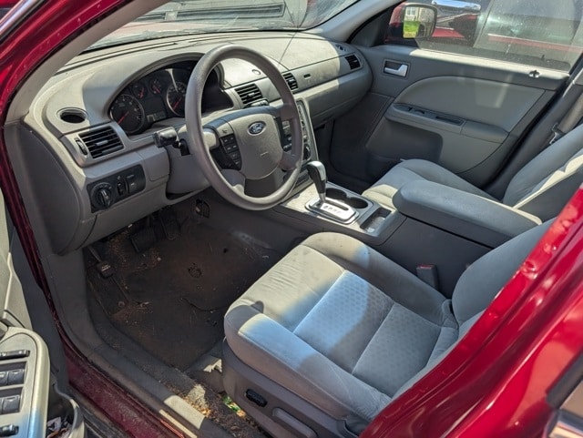 Used 2005 Ford Five Hundred SE with VIN 1FAFP23125G183637 for sale in Waterloo, IA