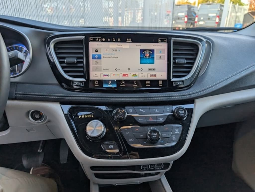 Used 2022 Chrysler Pacifica Touring L Minivan/Van