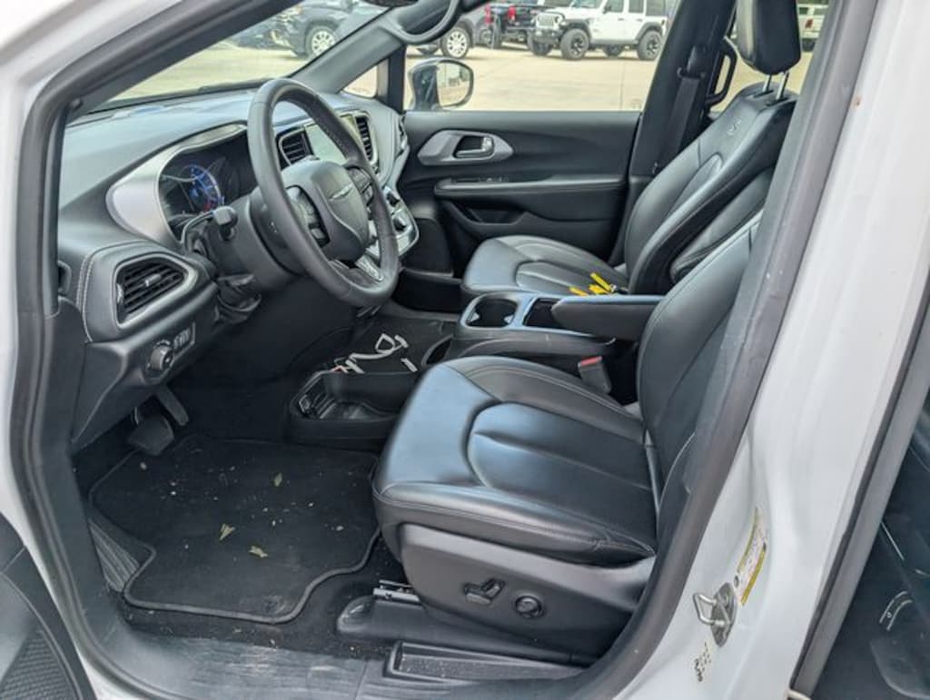 Used 2024 Chrysler Pacifica Hybrid Select S Appearance Minivan/Van
