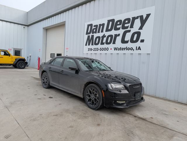 2022 Chrysler 300 Touring L
