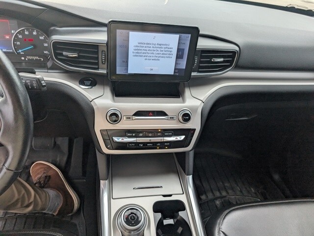 2023 Ford Explorer XLT photo 2