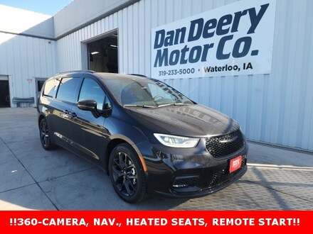 2026 Chrysler Pacifica Limited Passenger Van