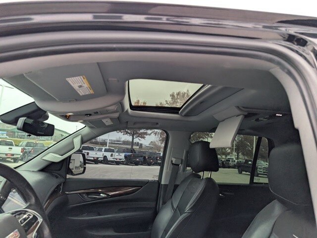 2020 Cadillac Escalade Premium Luxury photo 3