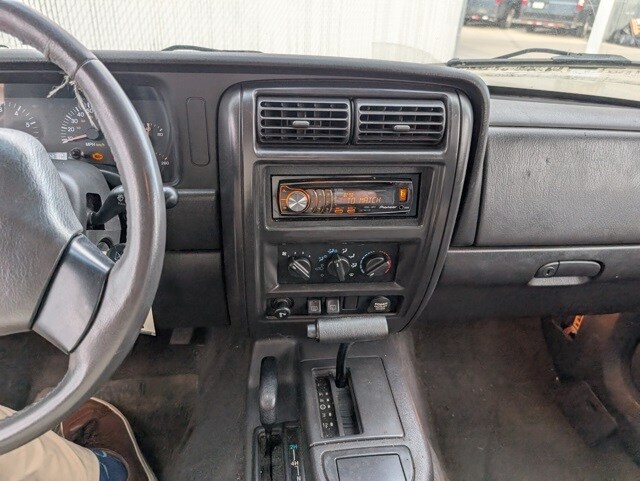 2000 Jeep Cherokee Sport photo 3