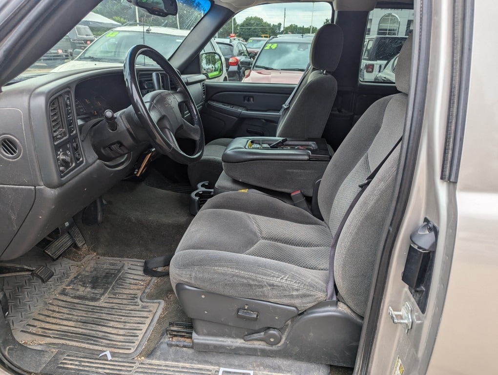 Used 2005 Chevrolet Silverado 1500 Z71 with VIN 1GCEK19B65E273738 for sale in Minneapolis, MN