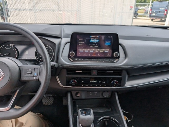 2024 Nissan Rogue SV photo 3