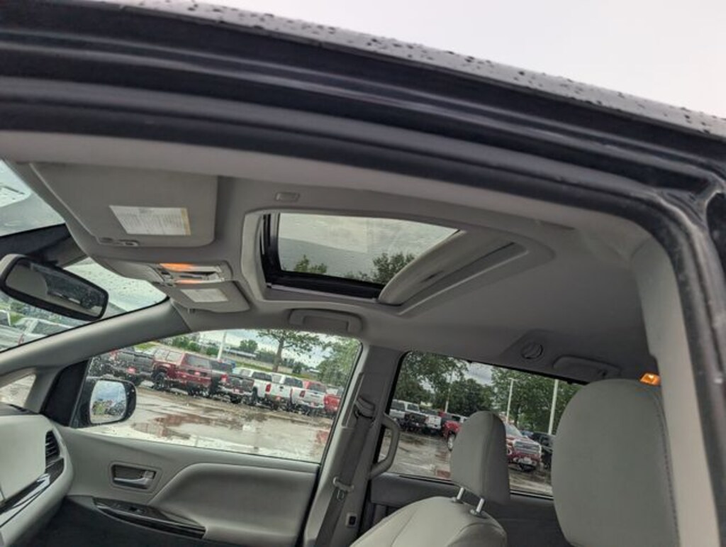 Used 2020 Toyota Sienna XLE Minivan/Van