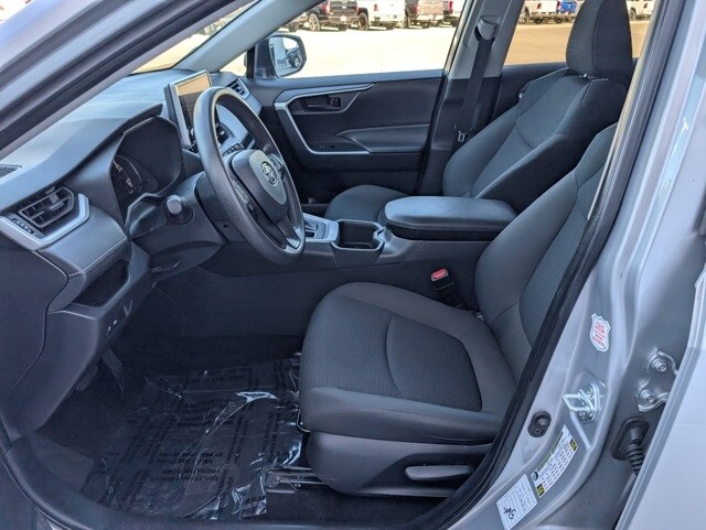 2024 Toyota RAV4 LE photo 2