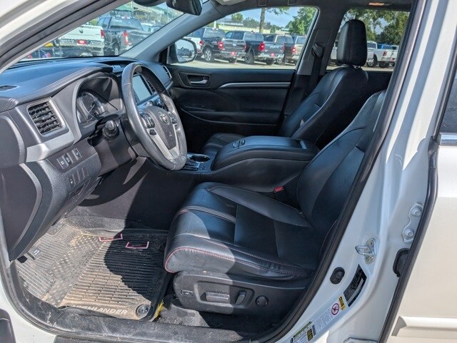 2019 Toyota Highlander SE XLE photo 2