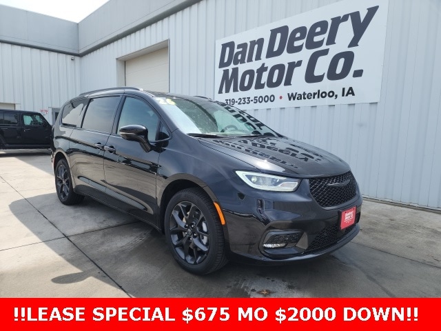 2026 Chrysler Pacifica Limited's photo