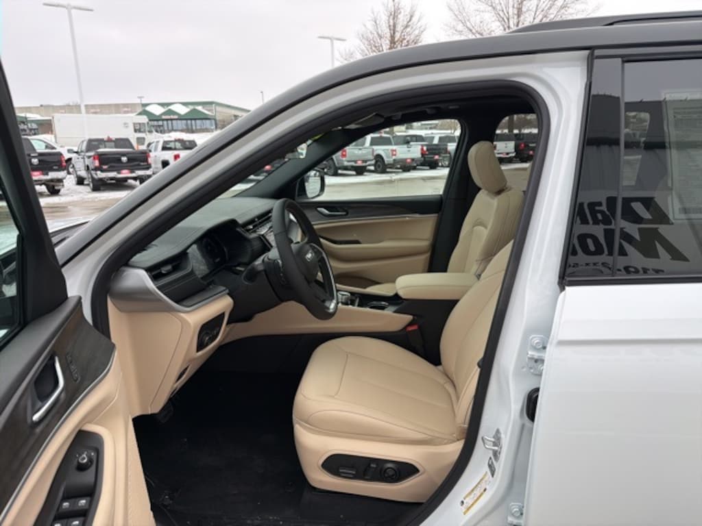 New 2025 Jeep Grand Cherokee Limited Sport Utility