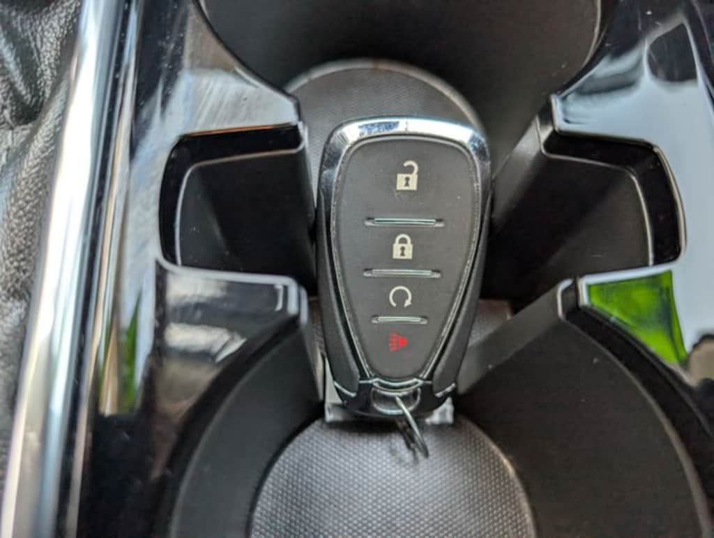Used 2025 Chevrolet Trax LT SUV