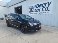 2027 Chrysler Pacifica Limited Passenger Van