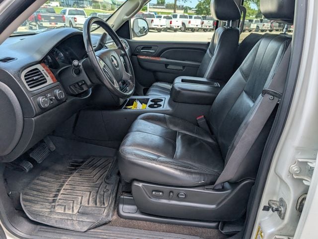 Used 2011 GMC Yukon XL SLT with VIN 1GKS2KE31BR185342 for sale in Waterloo, IA