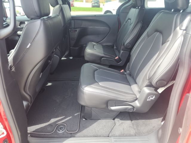 2026 Chrysler Pacifica Select - Photo 17