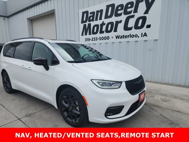 2026 Chrysler Pacifica Passenger Van 