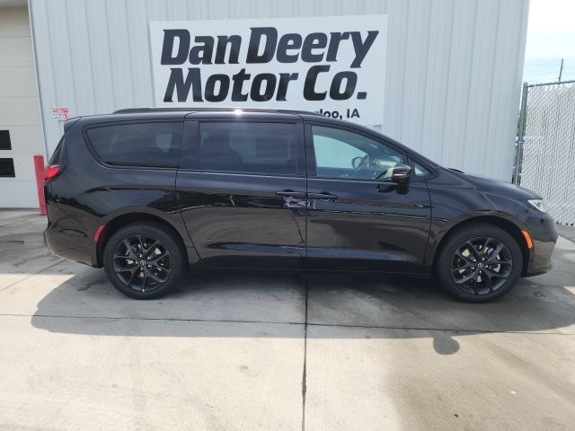 2026 Chrysler Pacifica Limited - Photo 18