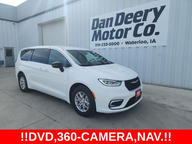 2026 Chrysler Pacifica Select's photo