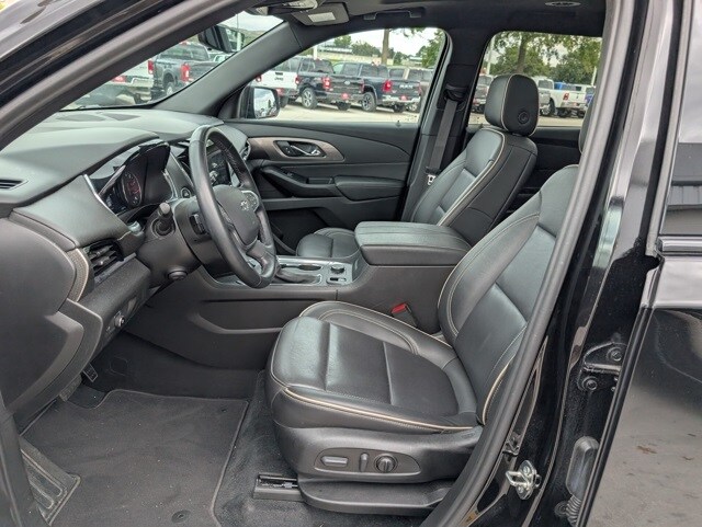 2023 Chevrolet Traverse Premier photo 2