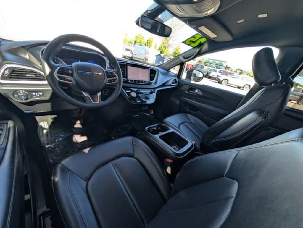 Used 2025 Chrysler Pacifica Select Minivan/Van