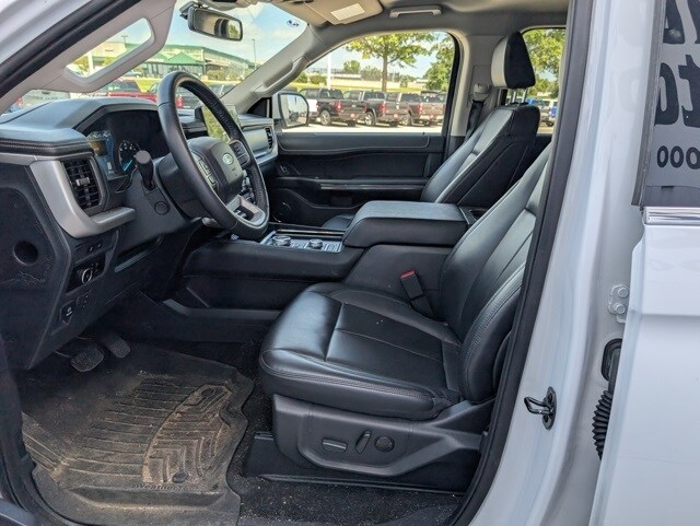 2024 Ford Expedition MAX XLT photo 2