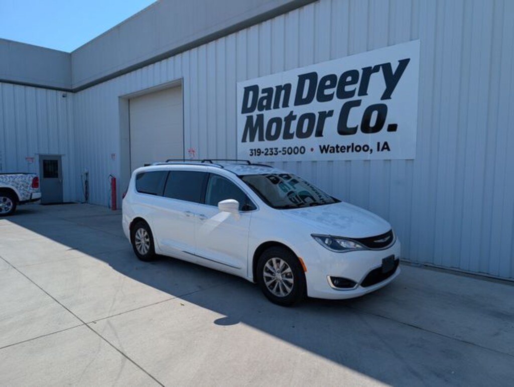 Used 2018 Chrysler Pacifica Touring L Minivan/Van