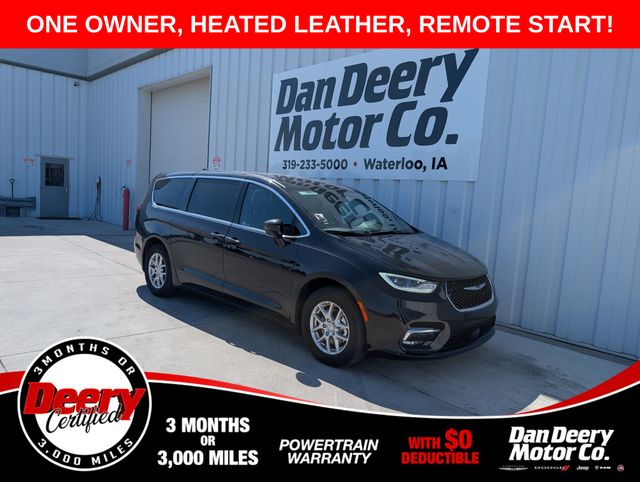 2025 Chrysler Pacifica Select's photo