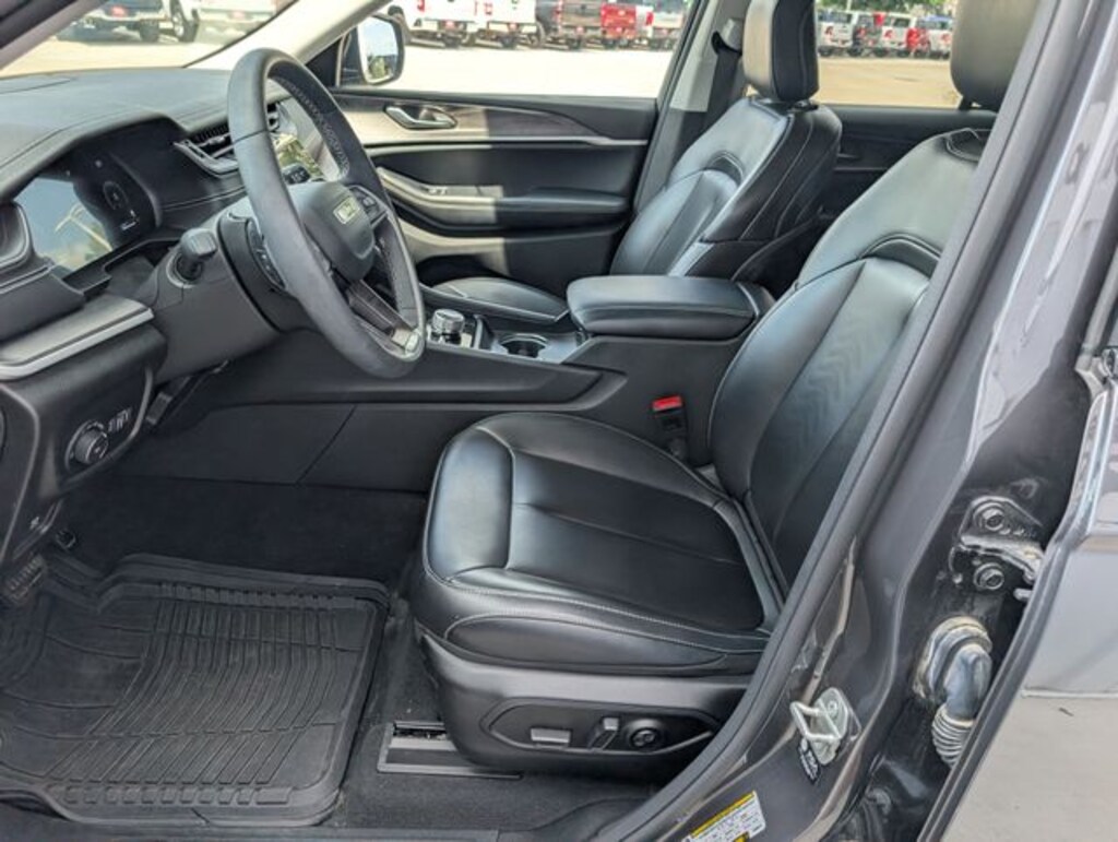 Used 2023 Jeep Grand Cherokee Limited SUV