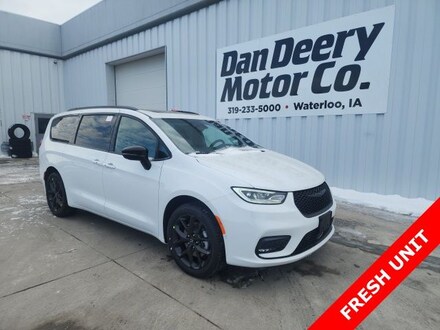 2026 Chrysler Pacifica Limited Passenger Van