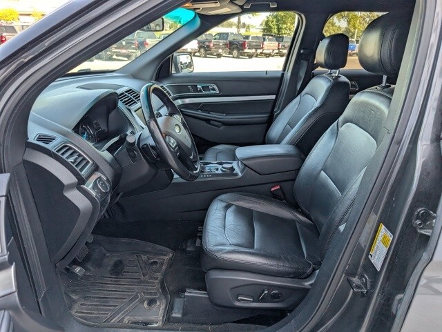 2016 Ford Explorer XLT photo 2
