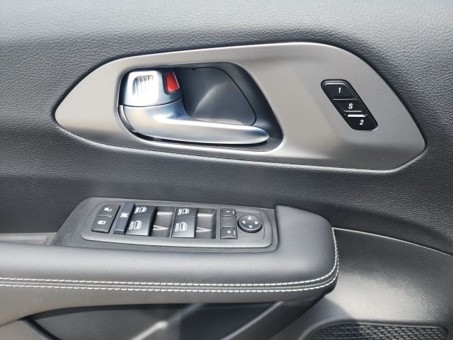 2026 Chrysler Pacifica Select - Photo 16