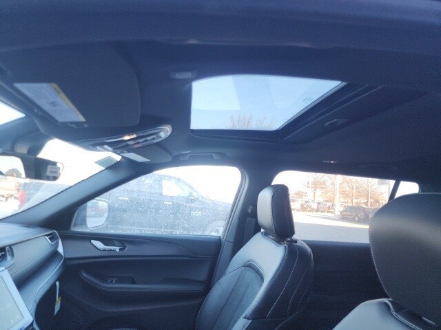 2025 Jeep Grand Cherokee Laredo photo 2