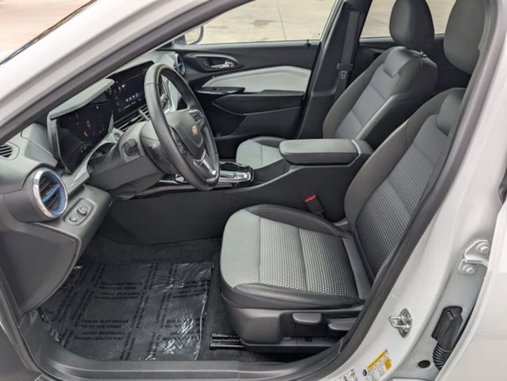 Used 2025 Chevrolet Trax LT SUV