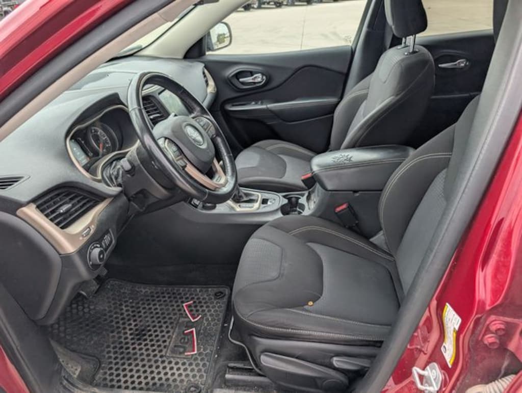 Used 2015 Jeep Cherokee Latitude SUV