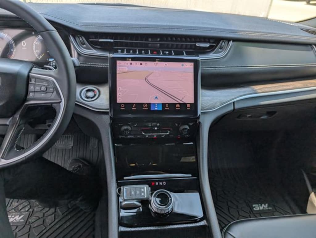 Used 2025 Jeep Grand Cherokee Limited SUV