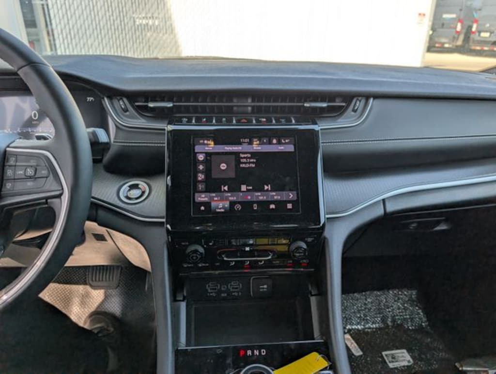 Used 2025 Jeep Grand Cherokee Altitude SUV