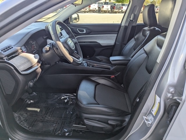 Used 2022 Jeep Compass Latitude with VIN 3C4NJDBB6NT105743 for sale in Waterloo, IA