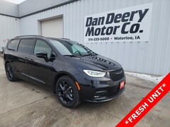 2026 Chrysler Pacifica Select Passenger Van