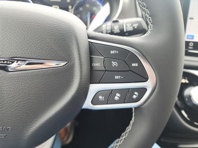 2026 Chrysler Pacifica Select - Photo 11