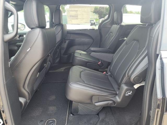 2026 Chrysler Pacifica Select - Photo 17